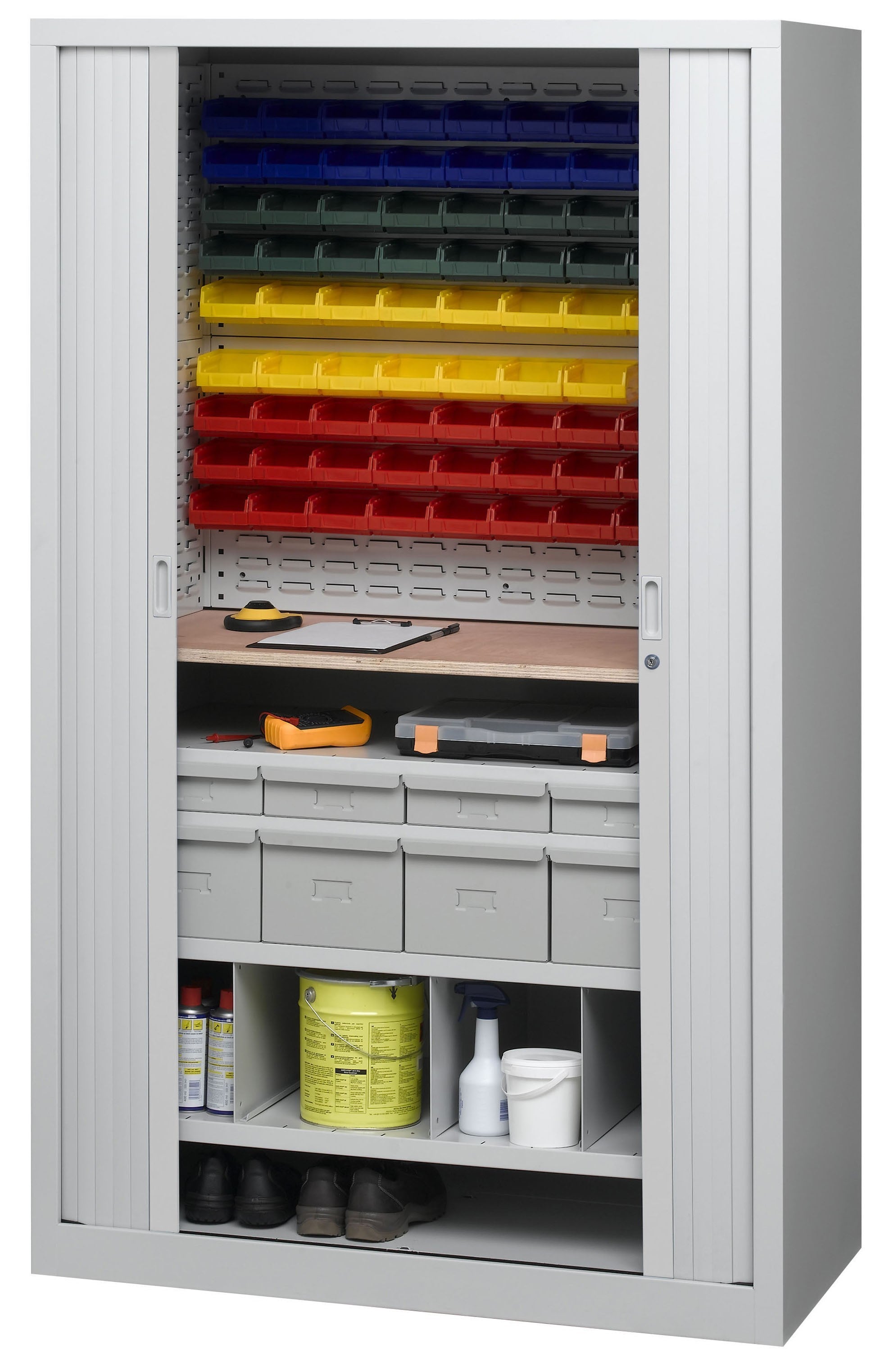 Armoire d'atelier à rideaux équipée d'accessoires pour outils